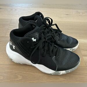 Youth Under Armour Jet ‘21 Basketball Sneakers - Size 4.5Y